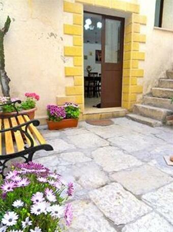 Arancio Tourist Apartments - Photo2
