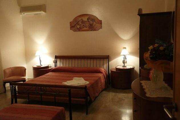 Trapani Bedrooms - Photo4