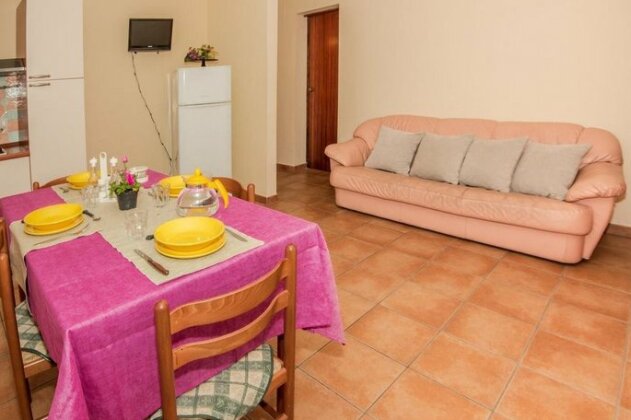 Dominic House - Photo3