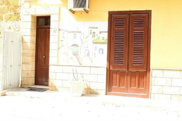  Photo 1