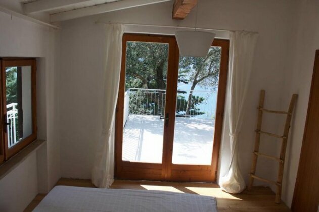 Villa with lake view and saltwater pool - Photo4