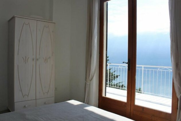 Villa with lake view and saltwater pool - Photo5