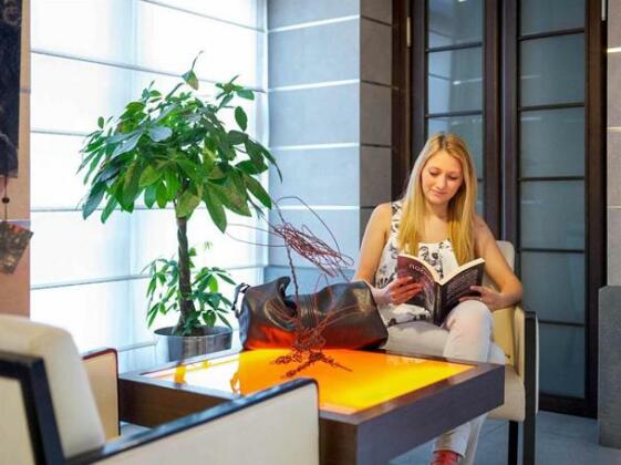 Best Western Crystal Palace Hotel - Photo2