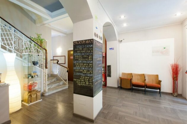 Tomato Backpackers Hotel - Photo3
