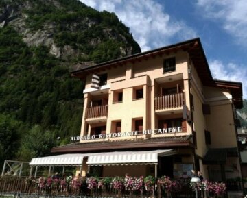 Hotel Bucaneve Val Masino