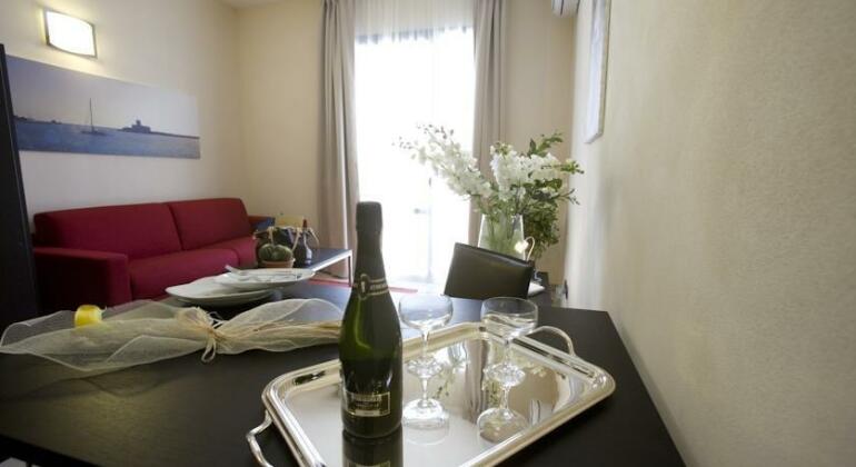 Centrum Hotel Residence - Photo2