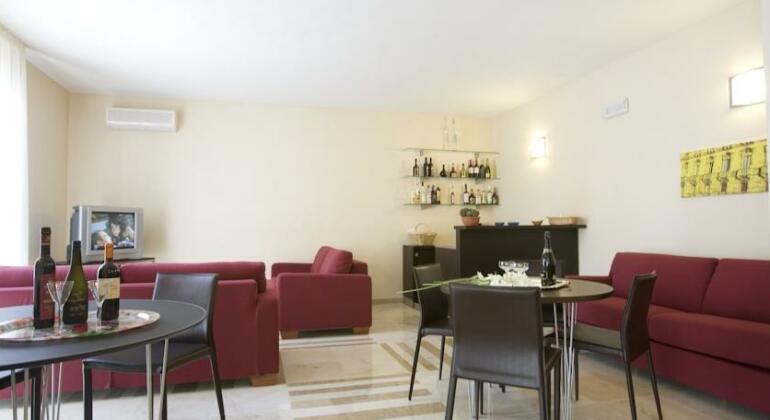 Centrum Hotel Residence - Photo3