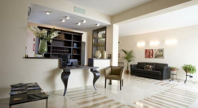 Centrum Hotel Residence - Photo4