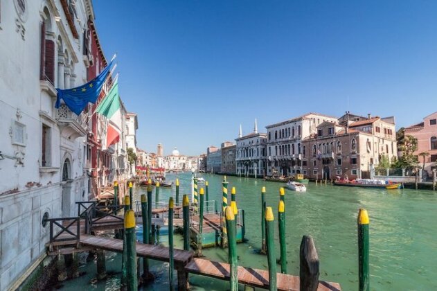 Admiral Emo Palace Over Canal Grande - Photo2