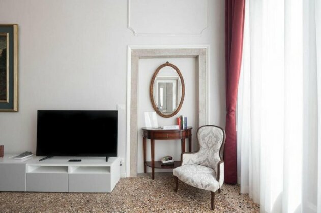 Apartment Ponte Raspi Canal View - Photo4