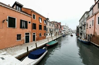 Bluesky - Cannaregio court of Venice