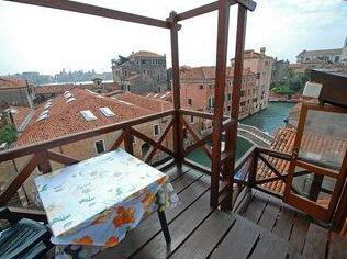 Campo San Trovaso - Photo3