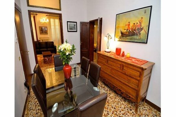 Charming Venice Apartments - Photo3