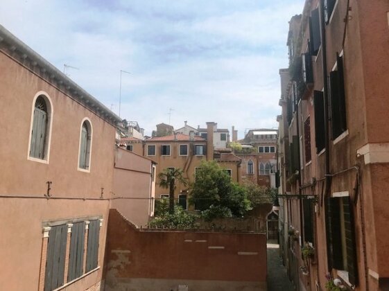 Contemporary Apartment In Venice Ff