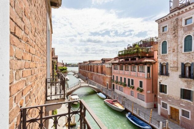 Elegant two-bedroom apartment in Venetian style