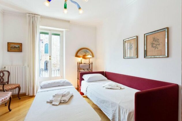 Elegant two-bedroom apartment in Venetian style - Photo3