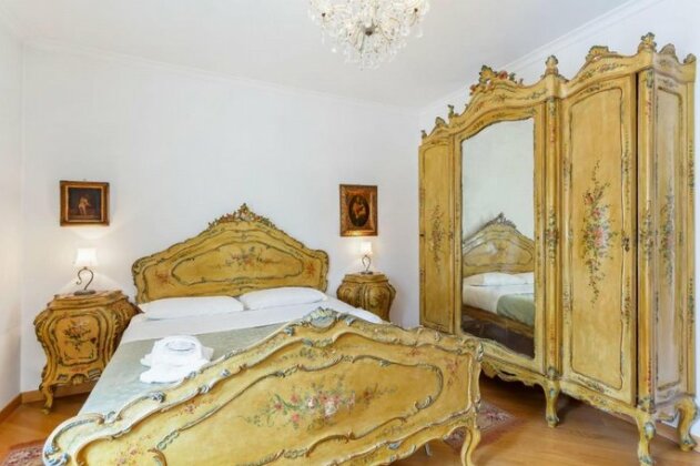 Elegant two-bedroom apartment in Venetian style - Photo4