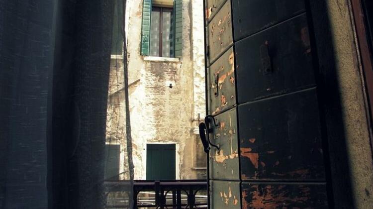 Emeralds Guesthouse - Photo2