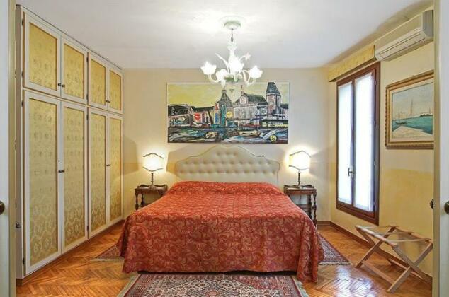 Fenice Apartments in Venice - Photo4