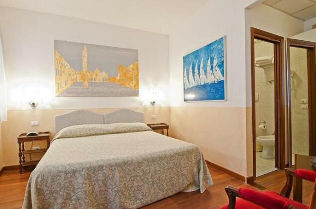 Fenice Apartments in Venice - Photo5