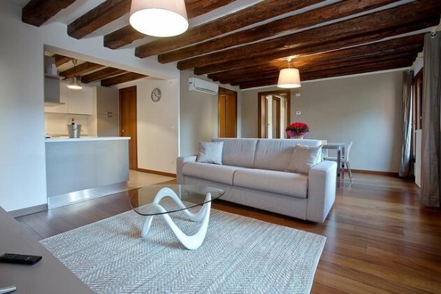 Good Wine Apartments - Photo4