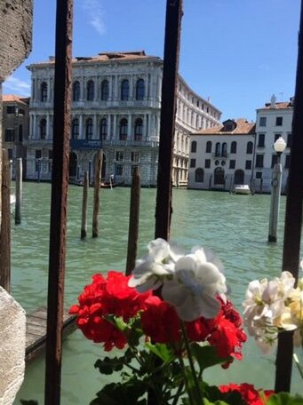 Grand Canal Rialto Palace Lift - Photo2