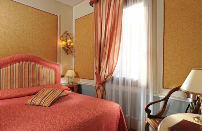 Hotel Arlecchino Venice - Photo4