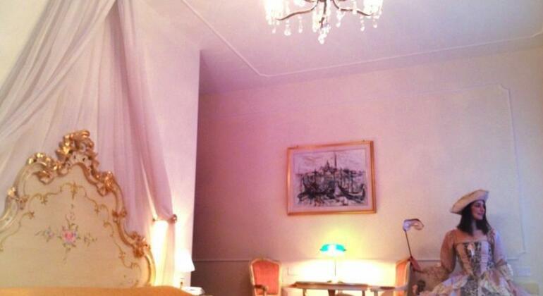 Hotel At Leonard - Photo4