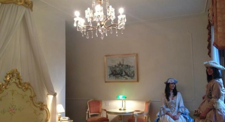 Hotel At Leonard - Photo5