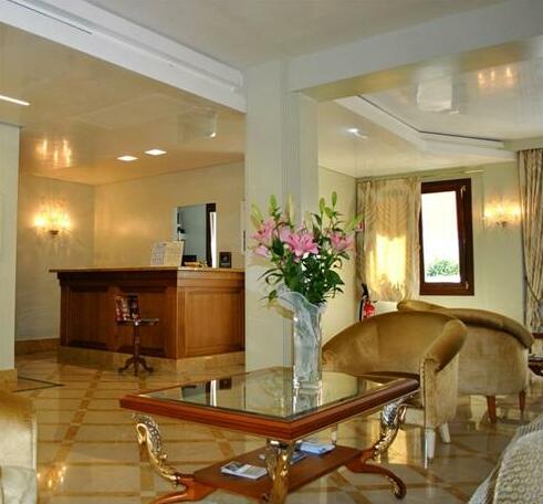 Hotel Carlton Capri - Photo3