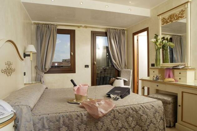 Hotel Carlton Capri - Photo4