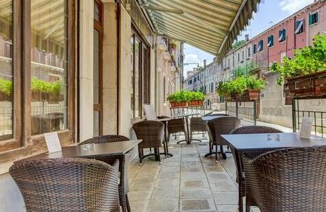 Hotel Hesperia - Photo2