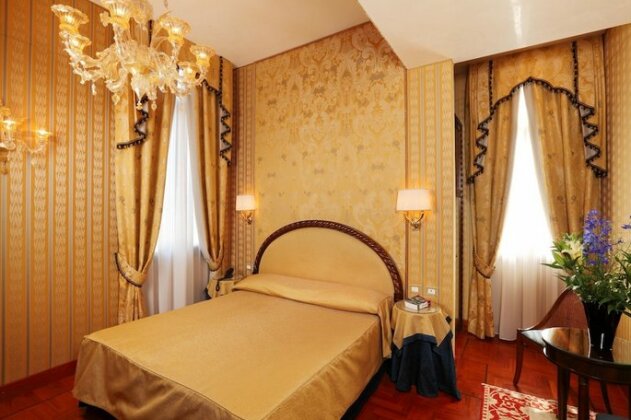 Hotel Palazzo Stern - Photo4