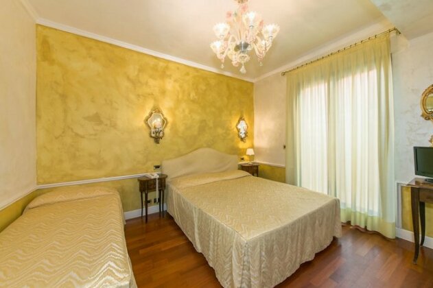 Hotel Pantalon - Photo5