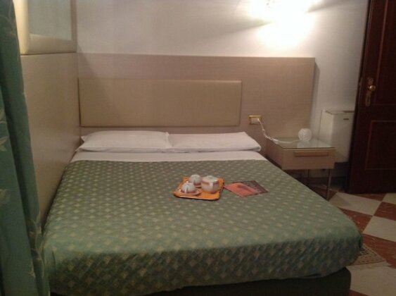 Hotel Villa Cipro - Photo2