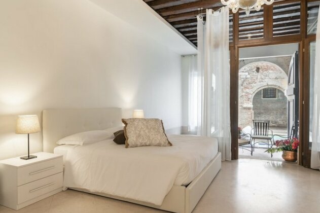 Riva Palace Apartments - Photo3