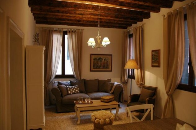Romantic Rialto - Photo4