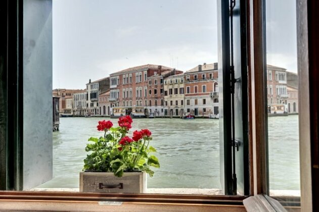 Splendour Grand Canal View Apartments - Photo5