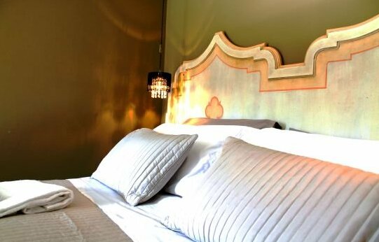 The Charm Suites - Photo4