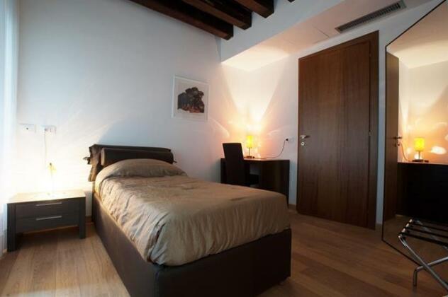 The Lion's House APT2 - Photo2