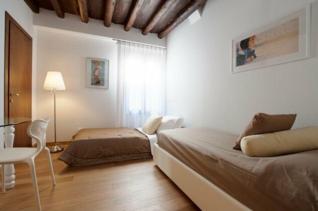 The Lion's House APT3 - Photo5