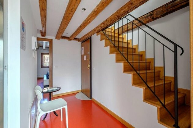 The Lion's House APT4 - Photo2