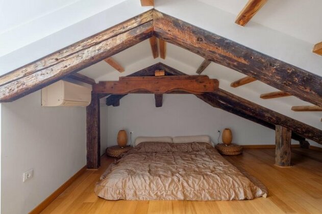 The Lion's House APT4 - Photo3