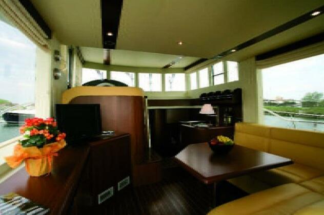 Venice Luxury Yacht - Photo4