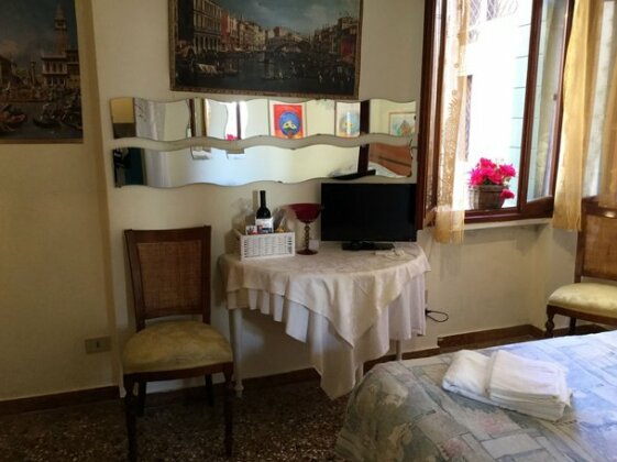 Venice Rialto - Photo3