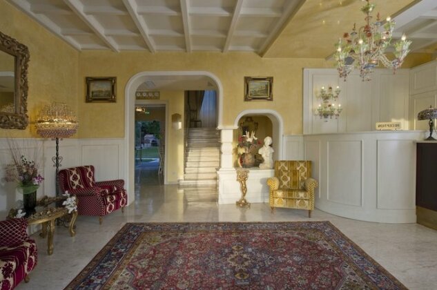 Viktoria Palace Hotel - Photo4