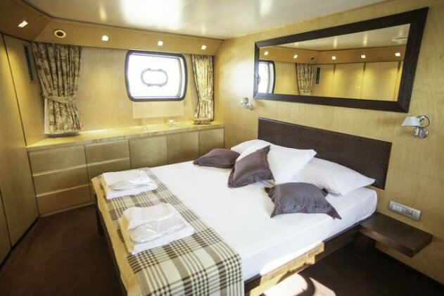 Yacht Bert - Photo3