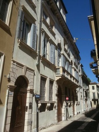 Palazzo Camozzini Apartments