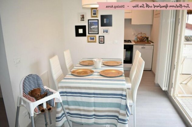 Front Beach Apartments - Photo3