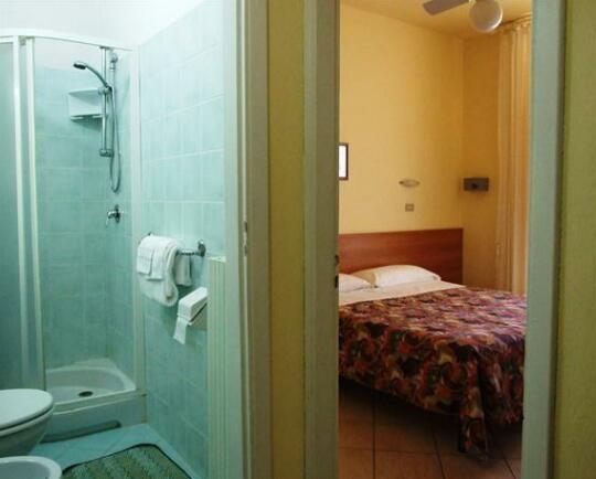Hotel Midy - Photo2